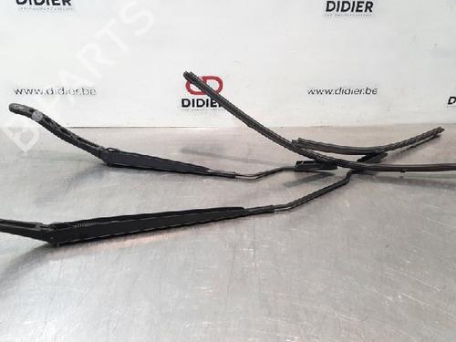 Used Front windshield wiper arm RENAULT MEGANE IV Hatchback (B9A/M/N_) 1.8 RS 300 (B9M8) (300 hp) 15021884
