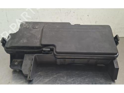 Used Fuse box Fuse box 39495508 39495508