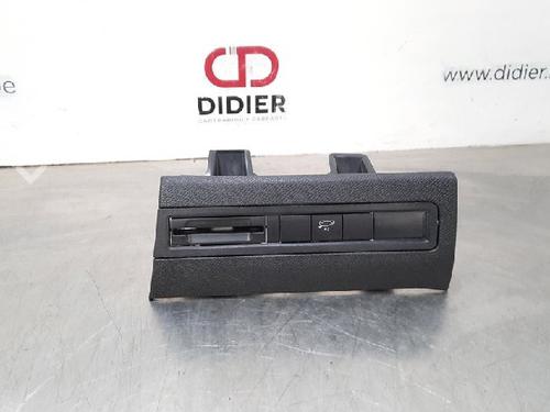 Used Card reader PEUGEOT 3008 II SUV (MC_, MR_, MJ_, M4_) 1.6 BlueHDi 115 (MCBHXW, MCBHYB) (116 hp) 10889708