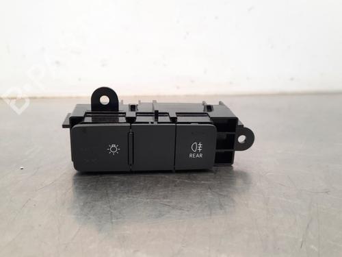 Used Headlight switch AUDI A3 Sportback (8YA, 8YF) 30 TDI (116 hp) 17113468