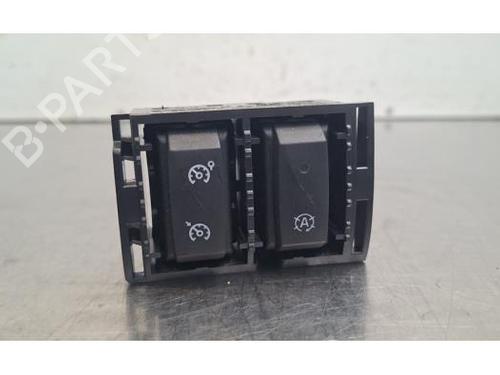 switch-renault-trafic-iii-van-fg_-2014-36769761 main image