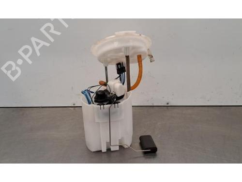 Used Fuel pump BMW 1 (F40) M 135 i xDrive (306 hp) 30530653