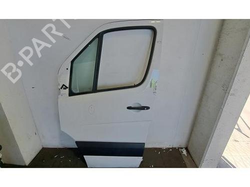 Used Left front door MERCEDES-BENZ SPRINTER 3,5-t Van (B906) 316 CDI (906.631, 906.633, 906.635, 906.637) (163 hp) 25992041