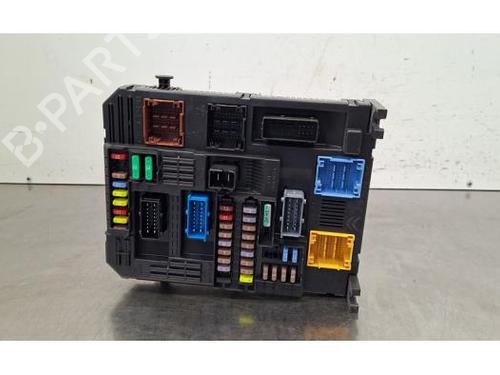 Used Fuse box Fuse box 37453668 37453668