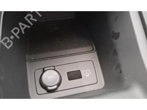 Middle console PEUGEOT 308 III (FB_, FH_, FP_, F3_, FM_) BlueHDi 130 (FBYHZL, FBYHZT) | BP30501217I22