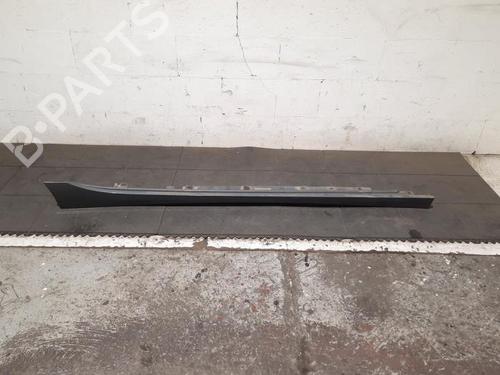 Used Right sideskirt BMW 1 (F40) 116 d (116 hp) 30521660
