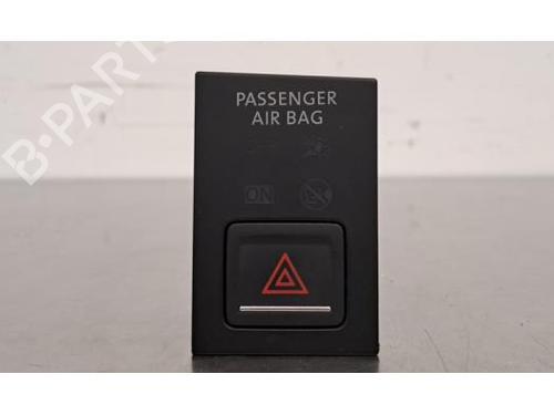 Used Warning switch VW GOLF VII (5G1, BQ1, BE1, BE2) 1.2 TSI (110 hp) 28719678