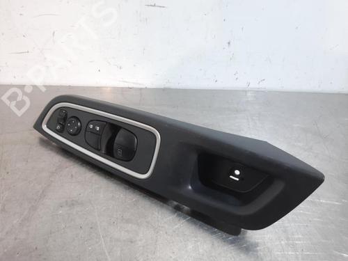 Used Switch NISSAN MICRA V (K14) 0.9 IG-T (90 hp) 18236951