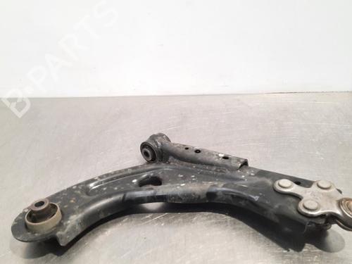 Used Right front suspension arm PEUGEOT 308 III (FB_, FH_, FP_, F3_, FM_) BlueHDi 130 (FBYHZL, FBYHZT) (131 hp) 15035080