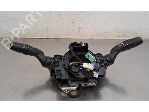 Licht + Raw Schakelaar Licht + Raw Schakelaar TOYOTA YARIS (_P21_, _PA1_, _PH1_) 1.5 Hybrid (MXPH10, MXPH11) (116 hp) 35970166 35970166