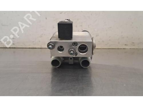 Used AC radiator AC radiator PEUGEOT 208 II (UB_, UP_, UW_, UJ_) e-208 (136 hp) 34272332 34272332