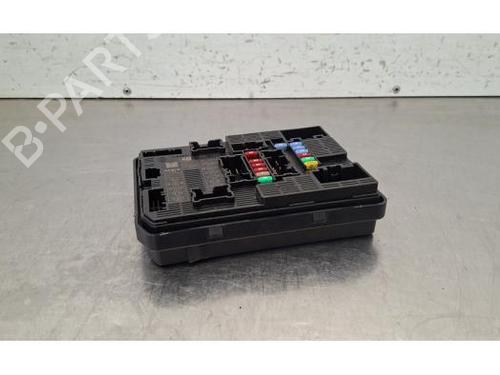 Used Fuse box Fuse box RENAULT TRAFIC III Van (FG_) 1.6 dCi 125 (FGMH) (125 hp) 39754608 39754608