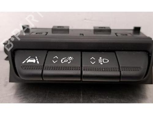 Used Switch RENAULT CLIO V (B7_) 1.5 Blue dCi 100 (B7AD) (101 hp) 31324202