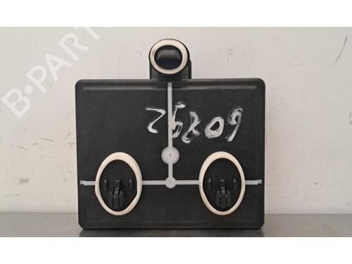 Used Electronic module Electronic module PEUGEOT 308 SW III (FC_, FJ_, FR_, F4_, FN_) PureTech 130 (FRHNSL, FRHNST) (131 hp) 33132102 33132102