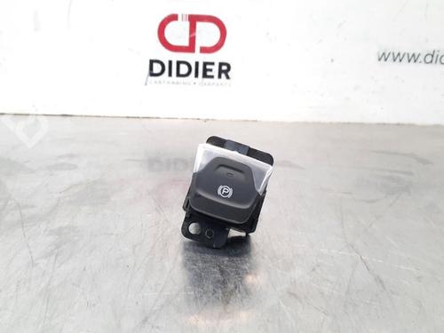 switch-fiat-500x-334_-16-d-multijet-334axa1b-7356123300-2014-10897012 main image