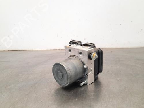 Used ABS pump RENAULT CLIO V (B7_) 1.5 Blue dCi 85 (B7AG) (86 hp) 15791353