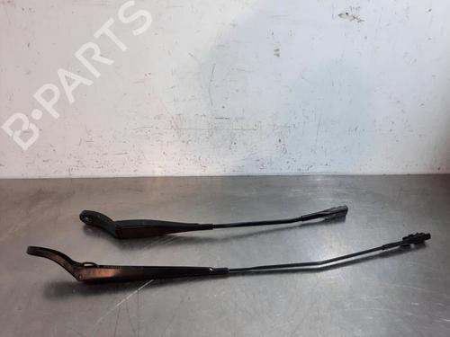 Used Front windshield wiper arm CITROËN C3 AIRCROSS II (2R_, 2C_) 1.5 BlueHDi 110 (110 hp) 23587554