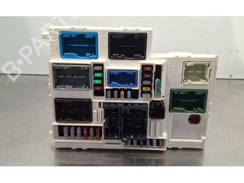 Used Fuse box Fuse box PEUGEOT 308 III (FB_, FH_, FP_, F3_, FM_) Hybrid 225 (F3DGYT, F3DGNH) (224 hp) 31698557 31698557