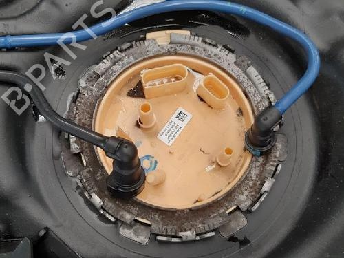 Used Fuel pump SKODA OCTAVIA III Combi (5E5, 5E6) 2.0 TDI RS (184 hp) 10876325