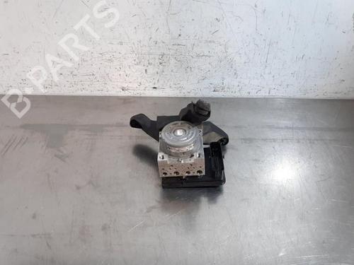 Used ABS pump BMW X2 (F39) sDrive 18 i (136 hp) 30381729