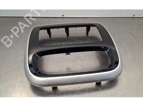 outra-renault-trafic-iii-van-fg_-2014-32253401 main image