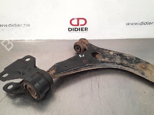 Used Right front suspension arm VOLVO V40 Hatchback (525) D2 (114 hp) 10885398
