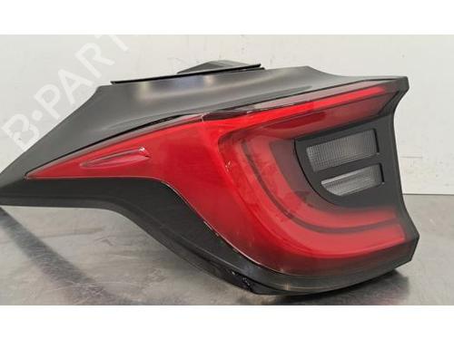 Venstre baglygte Venstre baglygte TOYOTA YARIS (_P21_, _PA1_, _PH1_) 1.5 Hybrid (MXPH10, MXPH11) (116 hp) 34426024 34426024