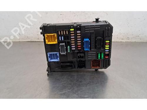 Used Fuse box Fuse box 37037964 37037964