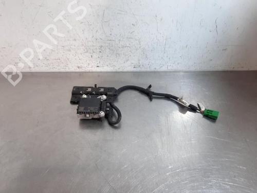 Used Electronic module CITROËN C4 III (BA_, BB_, BC_) 1.2 PureTech 130 (BAHNSA, BAHNSB) (130 hp) 31155064
