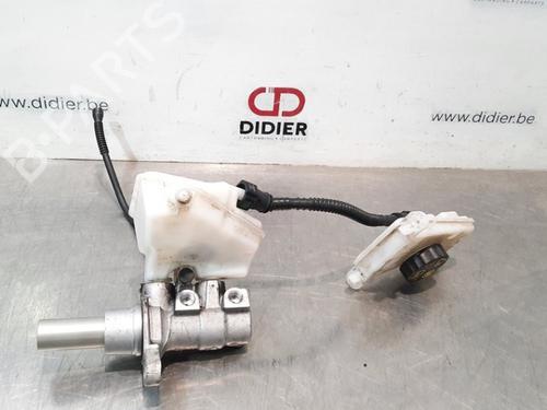 Used Brake master cylinder PEUGEOT 308 SW II (LC_, LJ_, LR_, LX_, L4_) 1.2 THP 110 (110 hp) 15233158