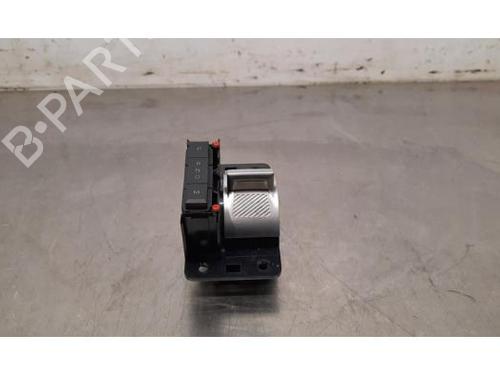 Used Gear lever PEUGEOT 3008 II SUV (MC_, MR_, MJ_, M4_) 1.2 Hybrid 136 (MRHPYE) (136 hp) 24991307