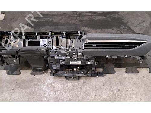 dashboard-renault-megane-e-tech-suv-2021-40240589 main image