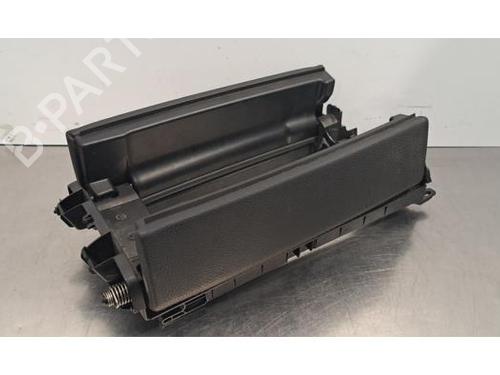 Apoyobrazos central MERCEDES-BENZ CLA Shooting Brake (X118) CLA 180 d (118.603) (116 hp) 31633792