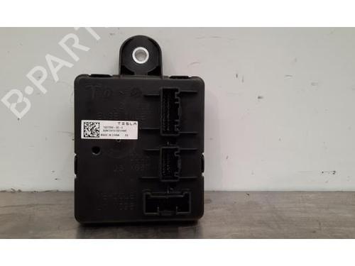 Used Electronic module TESLA MODEL 3 (5YJ3) EV (275 hp) 25856363