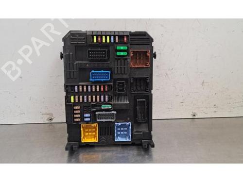 Used Fuse box Fuse box 37453755 37453755