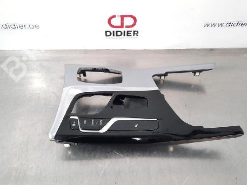 Used Armrest / Center console Armrest / Center console BMW 5 Touring (G31) 518 d Mild-Hybrid (150 hp) 10888260 10888260