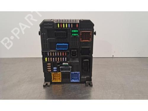 Used Fuse box PEUGEOT EXPERT Van (V_) 2.0 BlueHDi 120 (122 hp) 31054297
