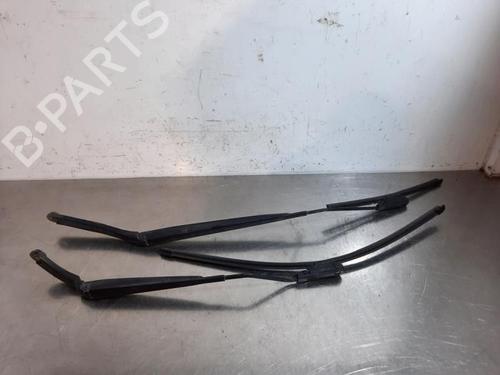 Used Front windshield wiper arm RENAULT CLIO IV (BH_) 1.5 dCi 75 (75 hp) 23585930