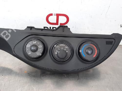 Used Climate control TOYOTA YARIS (_P13_) 1.0 (KSP130_, KSP130) (69 hp) 10874012