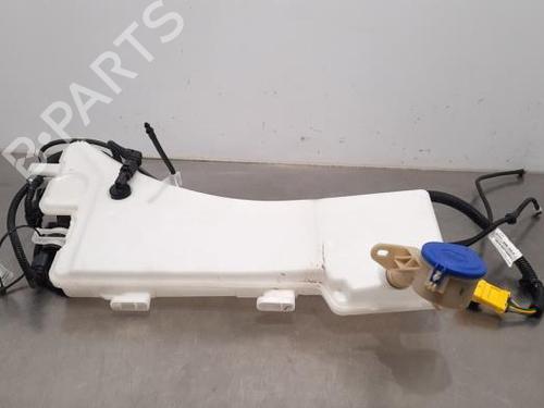 Used Windscreen washer tank PEUGEOT 3008 II SUV (MC_, MR_, MJ_, M4_) 1.2 THP/ PureTech 130 (MRHNSM, MRHNSU, MRHNSJ, MRHNYW,... (131 hp) 17115184