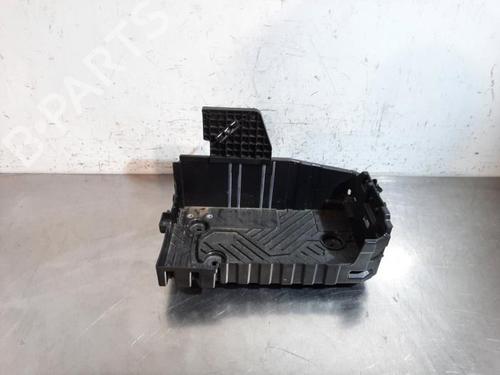 Used Support PEUGEOT 2008 II (UD_, US_, UY_, UJ_, UR_, UC_) 1.2 PureTech 130 (USHNS, URHNS) (130 hp) 24600258