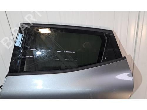 Used Left rear door Left rear door RENAULT CLIO V (B7_) 1.6 E-TECH 140 (B7MU) (140 hp) 33476957 33476957