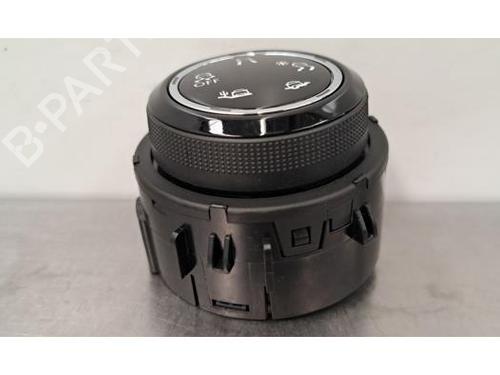 Switch PEUGEOT 3008 II SUV (MC_, MR_, MJ_, M4_) 1.5 BlueHDi 130 | BP30187338I30