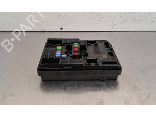 Używane Skrzynka bezpieczników Skrzynka bezpieczników RENAULT TRAFIC III Van (FG_) 2.0 dCi 130 (FGMY) (131 hp) 37148365 37148365
