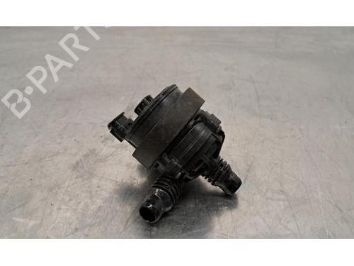 Used Auxiliary water pump BMW X5 (G05, F95) xDrive 45 e Plug-in-Hybrid (394 hp) 23638179