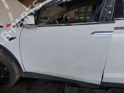 Used Left front door Left front door TESLA MODEL X (5YJX) 75D AWD (525 hp) 15043650 15043650