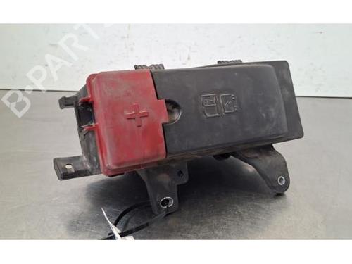 Used Fuse box Fuse box 37514941 37514941