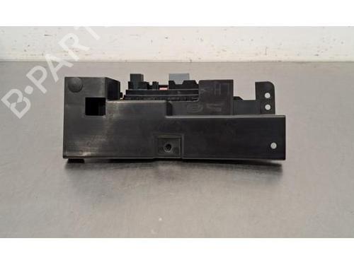 Used Fuse box LAND ROVER RANGE ROVER SPORT III (L461) 3.0 D350 MHEV AWD (351 hp) 27886800