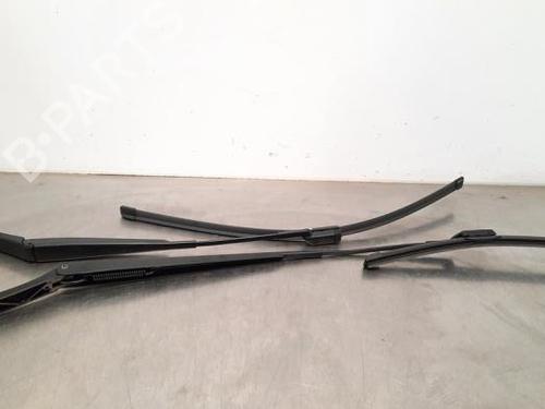 Used Front windshield wiper arm VW GOLF SPORTSVAN VII (AM1, AN1) 1.6 TDI (110 hp) 23582388