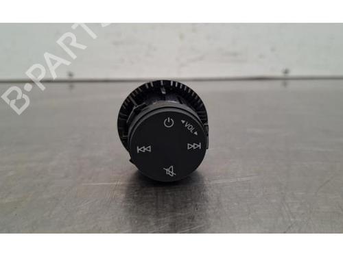 switch-audi-q4-e-tron-suv-f4b-2020-35778070 main image